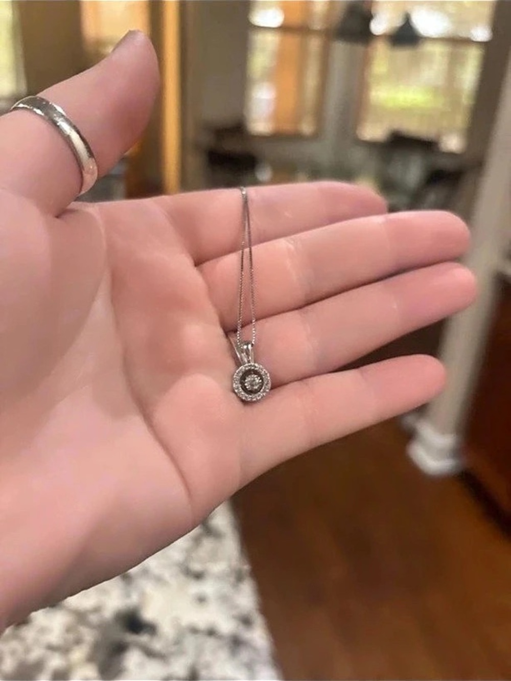 10k white gold Pendant Necklace Like New